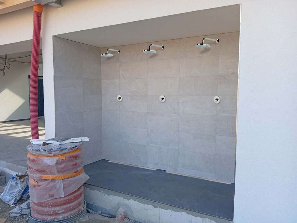 Venkovní sprcha - obklad + dlažba