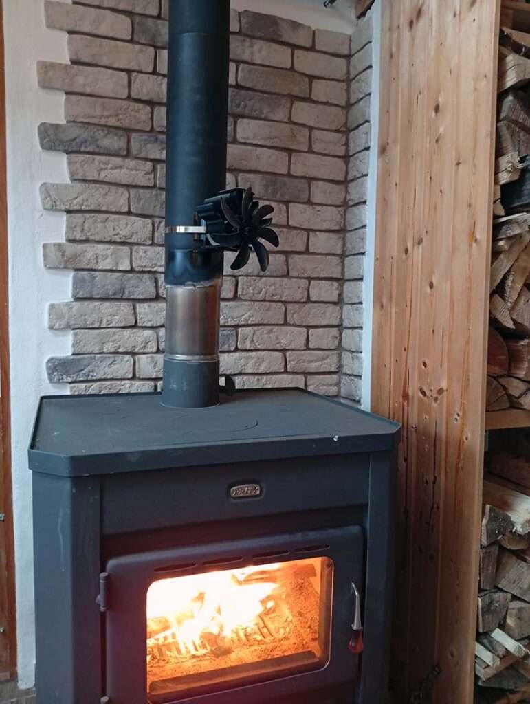 Obložení krbové stěny